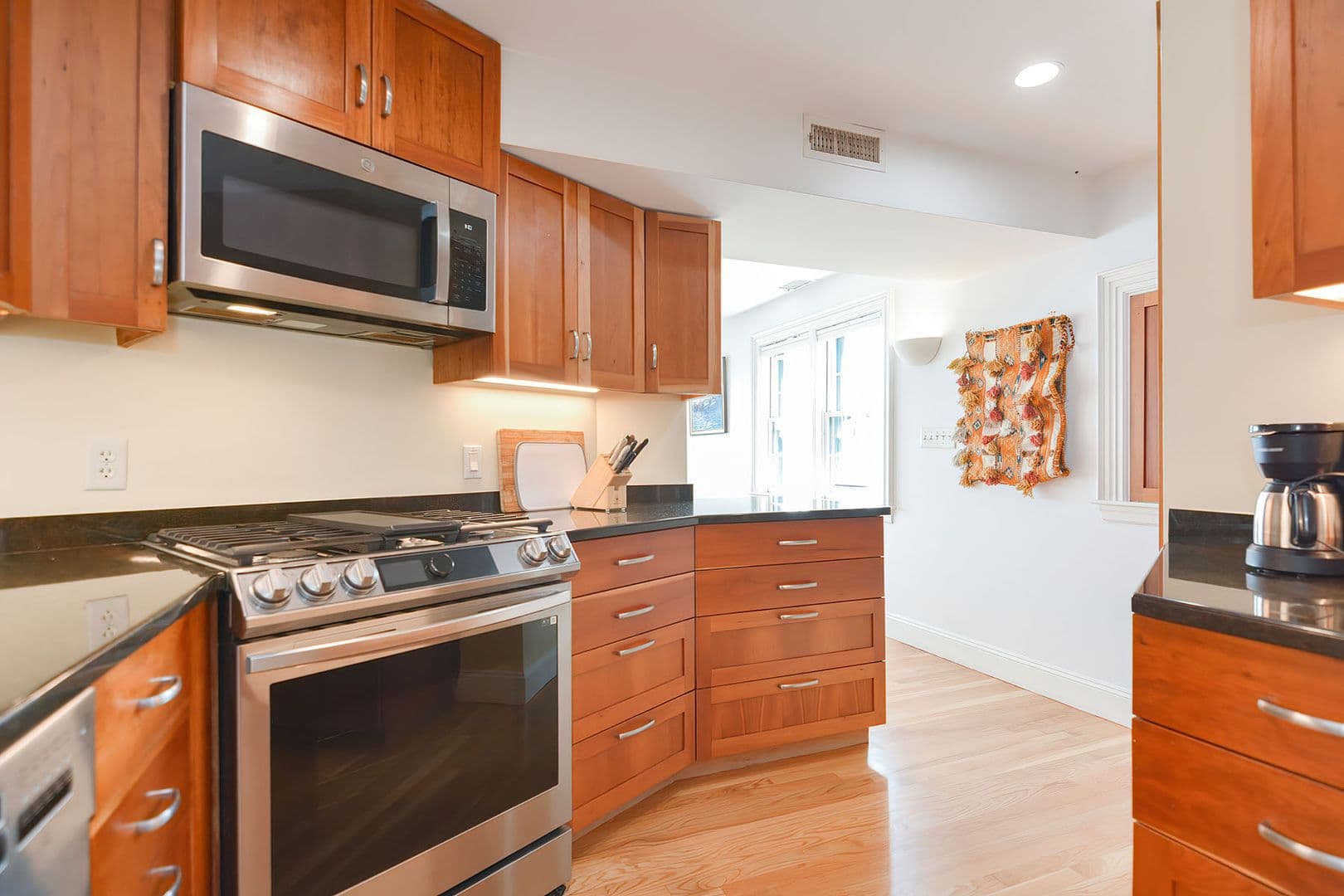 Gloucester Apartment: 37 Rocky Neck Avenue, Unit A