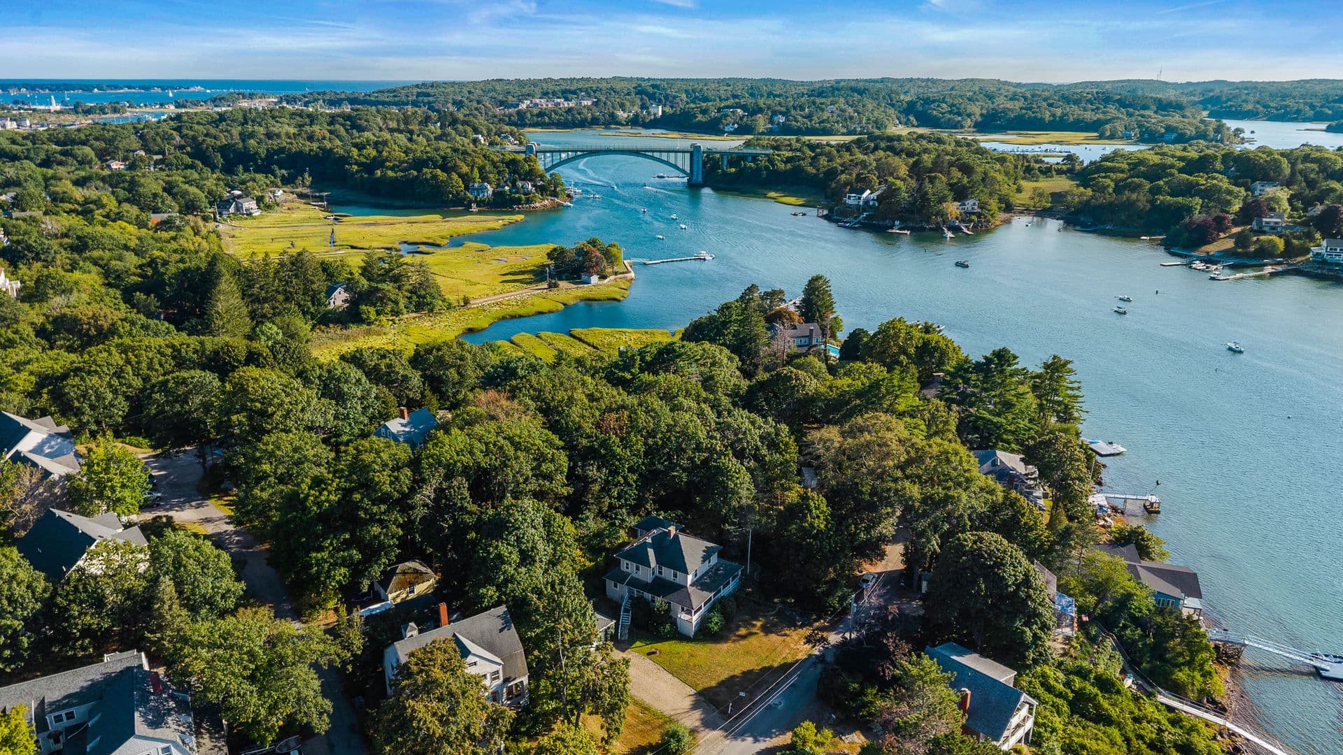 Gloucester House: 64 Riverview Road