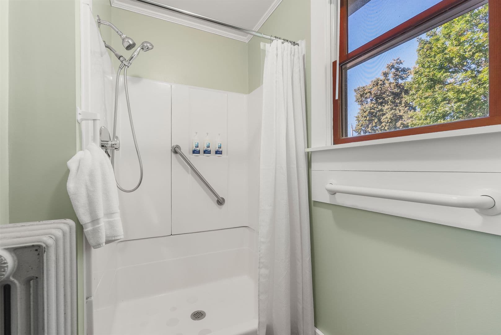 Gloucester House: 64 Riverview Road