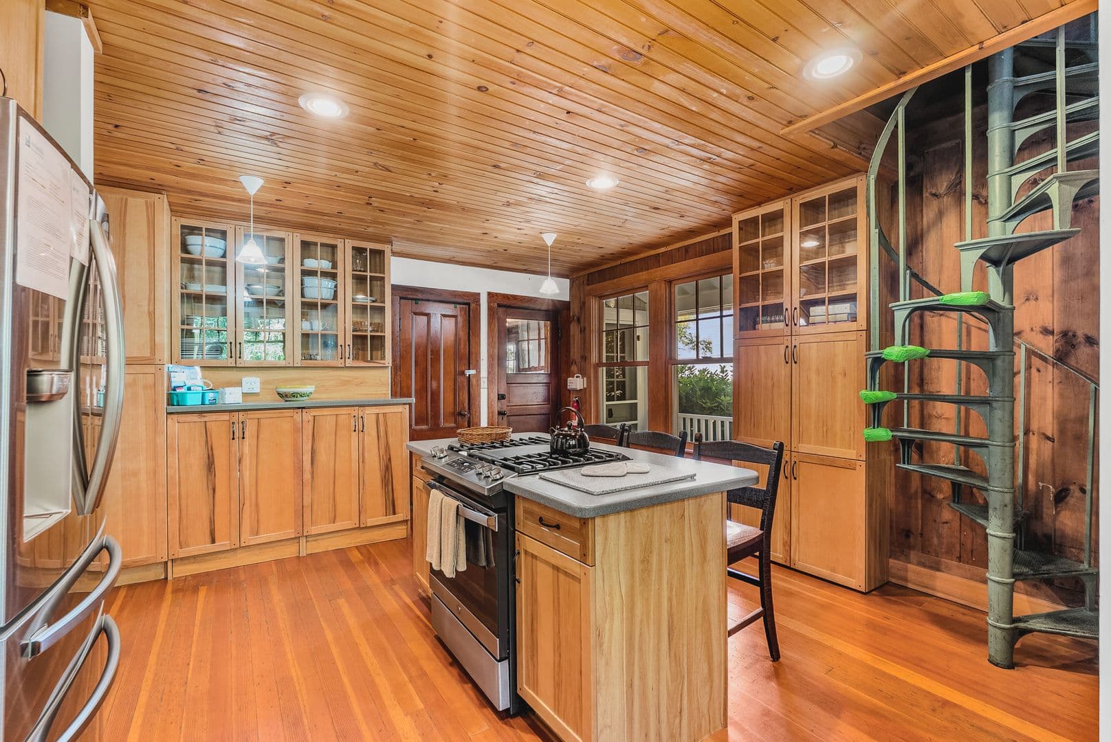 Gloucester House: 64 Riverview Road
