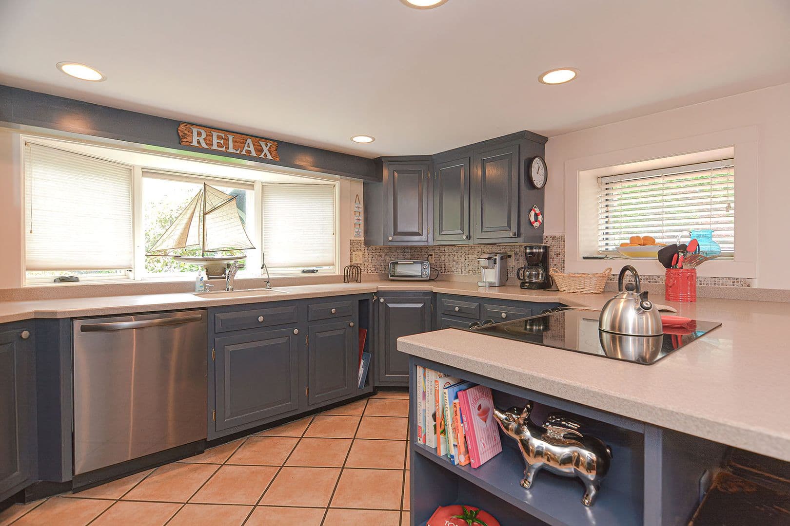 Rockport Apartment: 93 Granite St