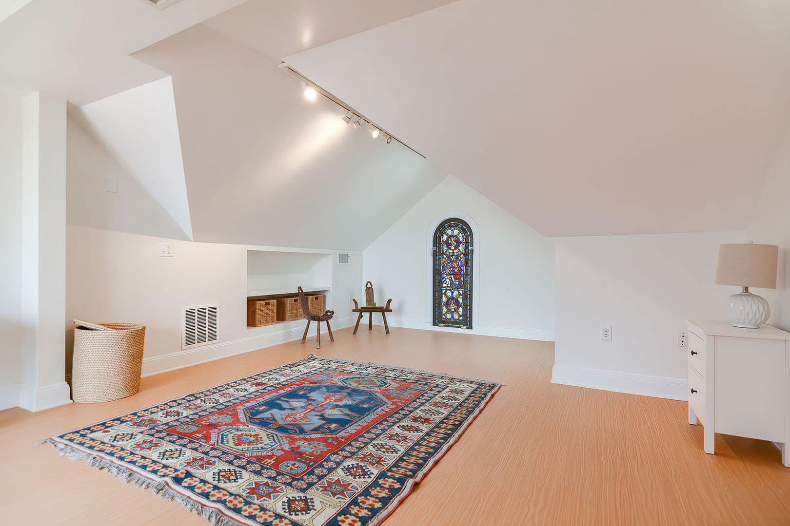 Gloucester Apartment: 37 Rocky Neck Avenue, Unit A