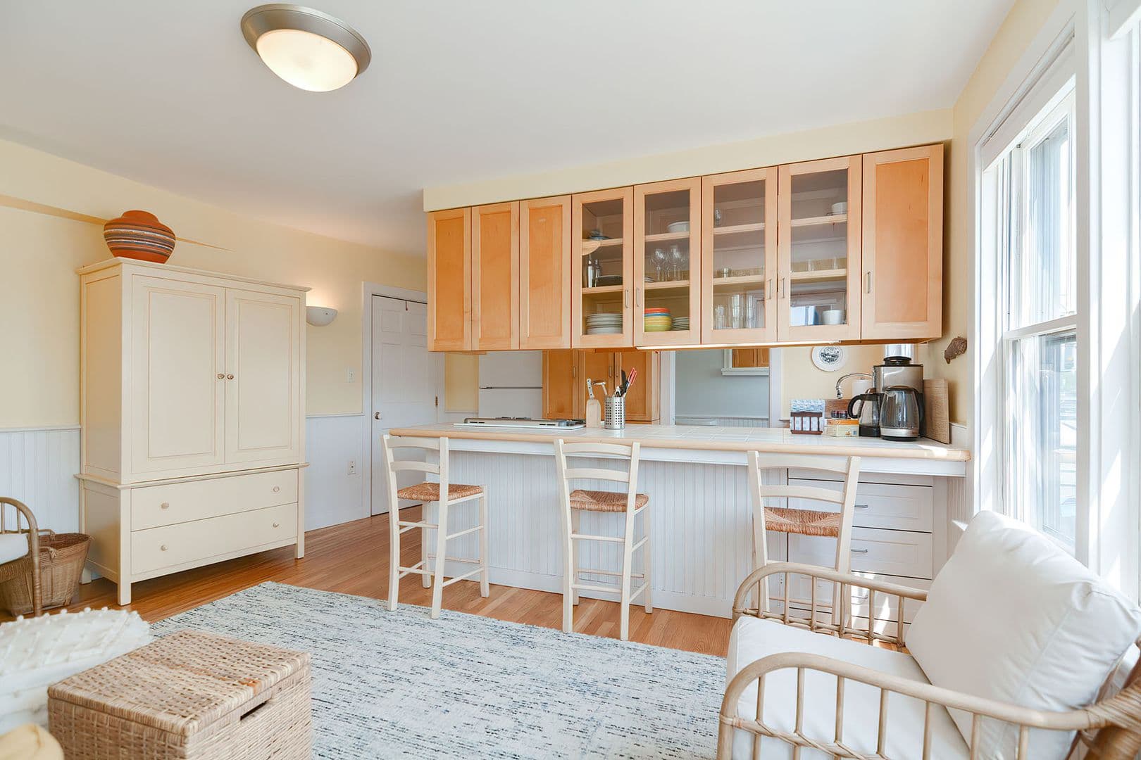 Gloucester Apartment: 37 Rocky Neck Avenue, Unit A