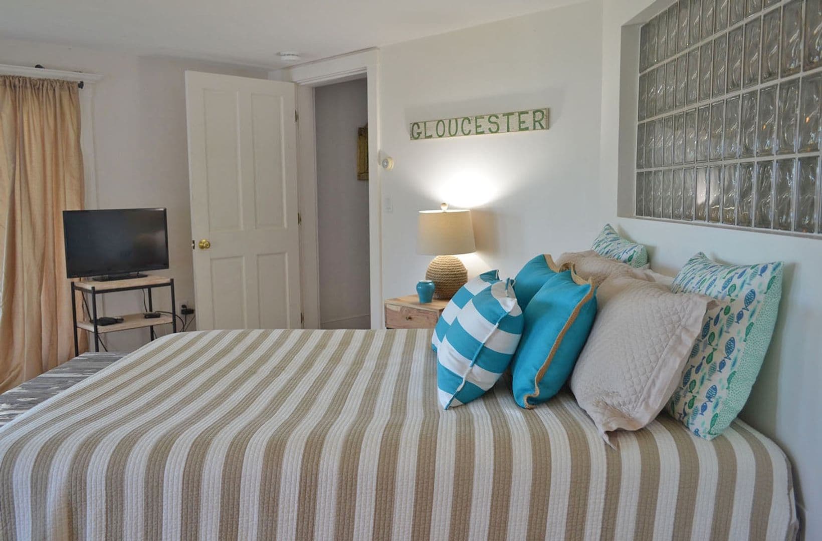 Gloucester House: 660 Washington Street
