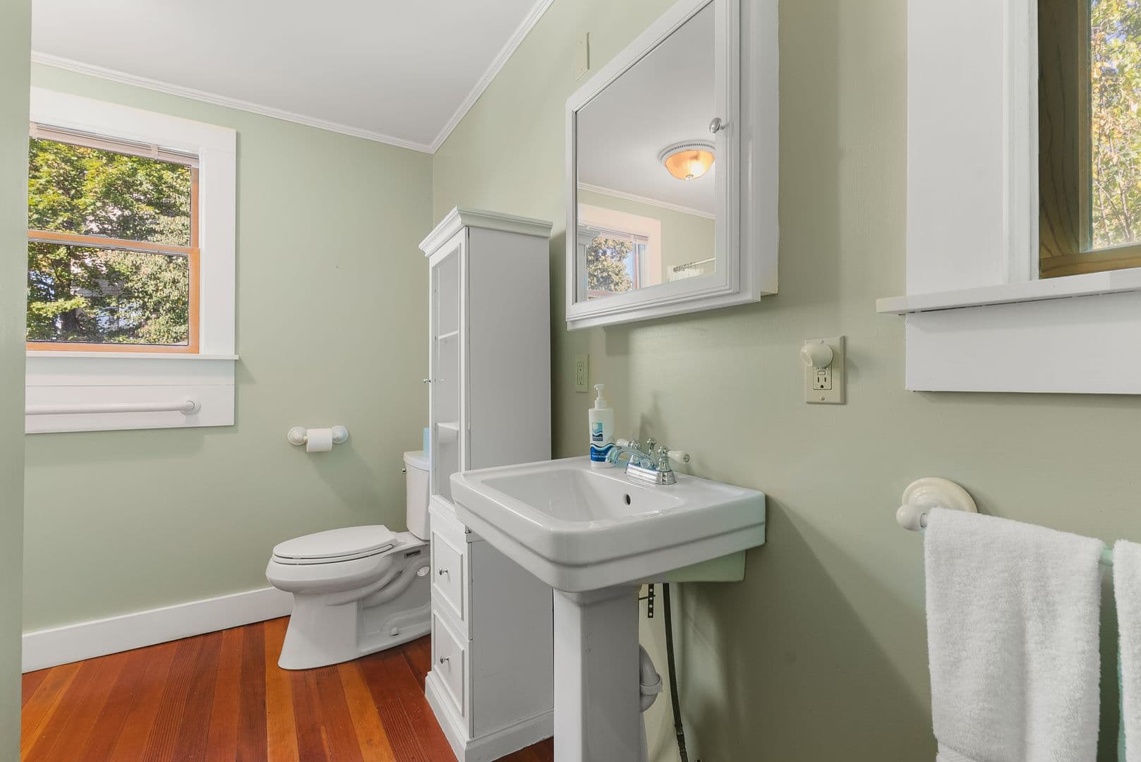 Gloucester House: 64 Riverview Road