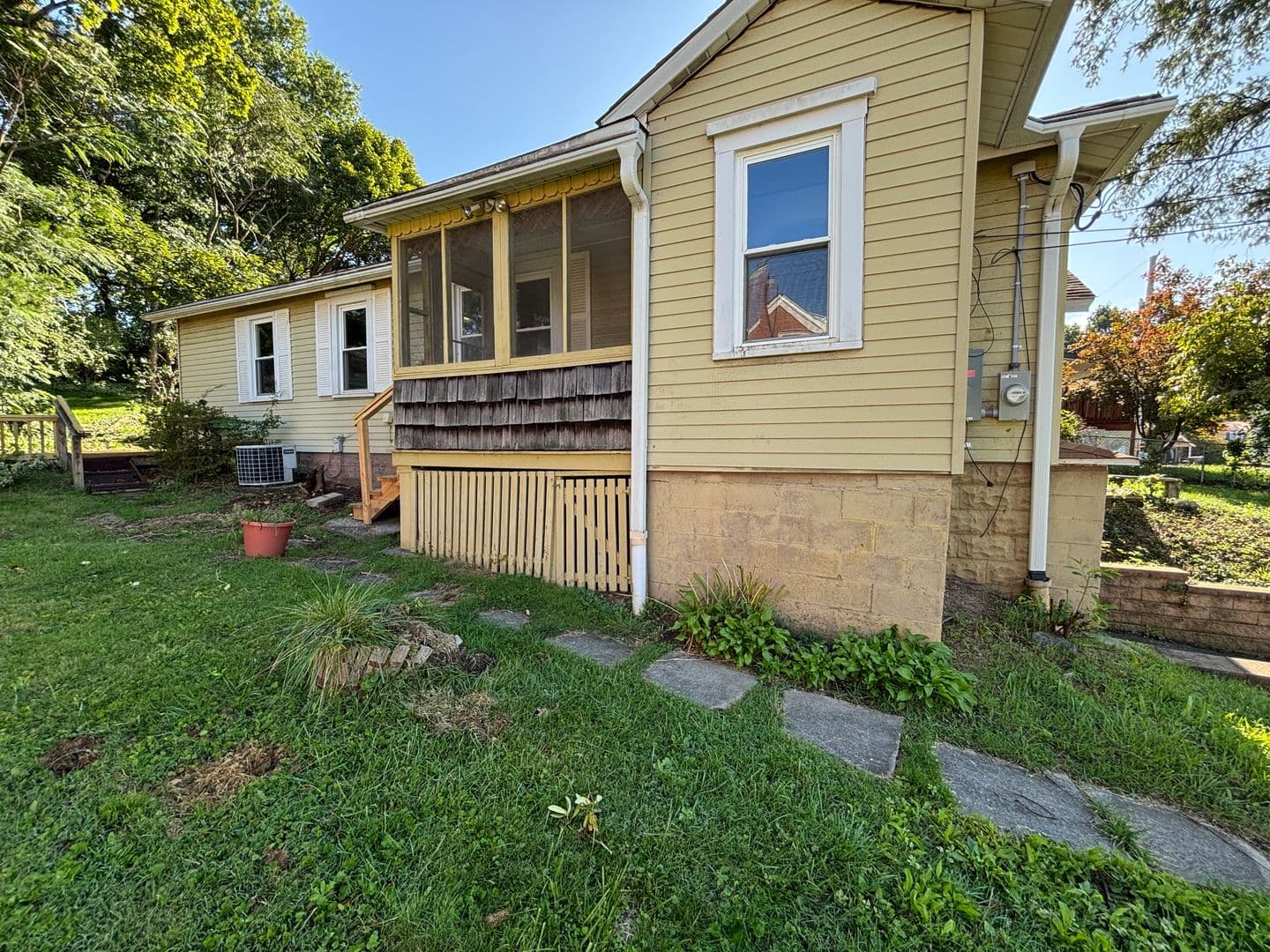 Monroeville House: 217 Rosecrest Dr