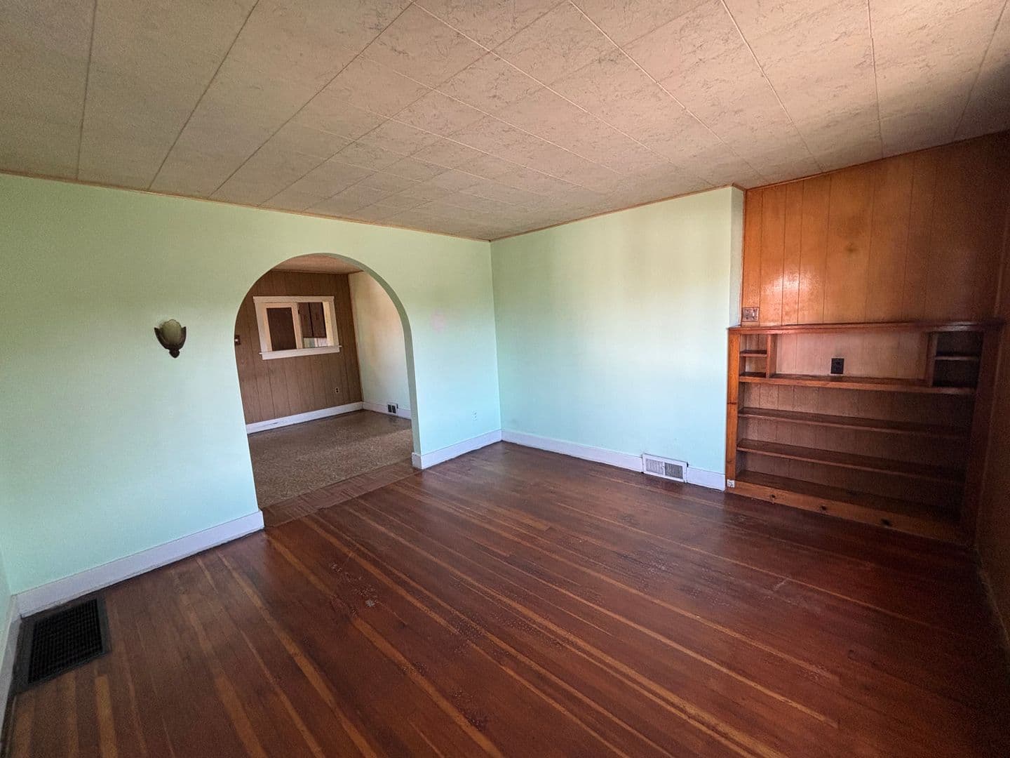 Monroeville House: 217 Rosecrest Dr