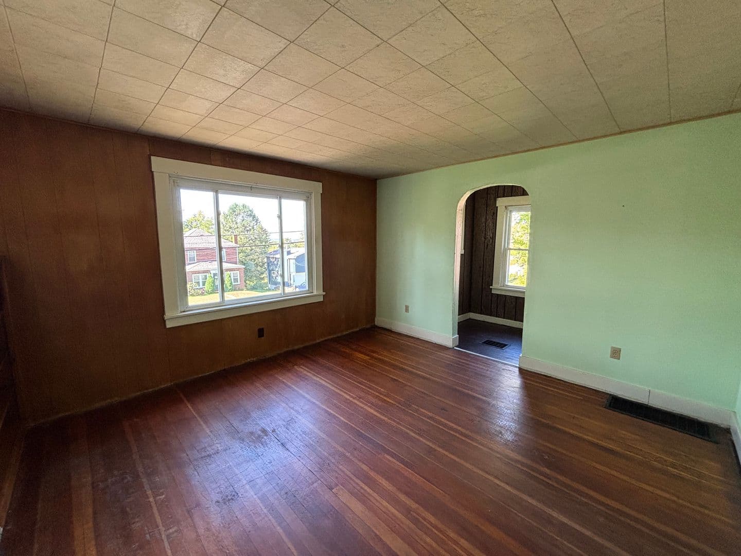 Monroeville House: 217 Rosecrest Dr