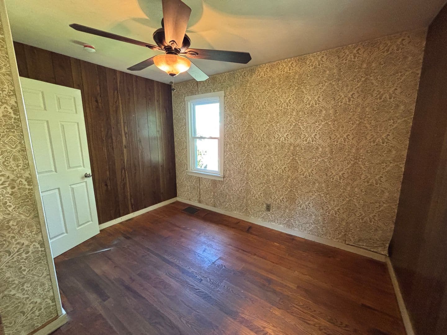Monroeville House: 217 Rosecrest Dr