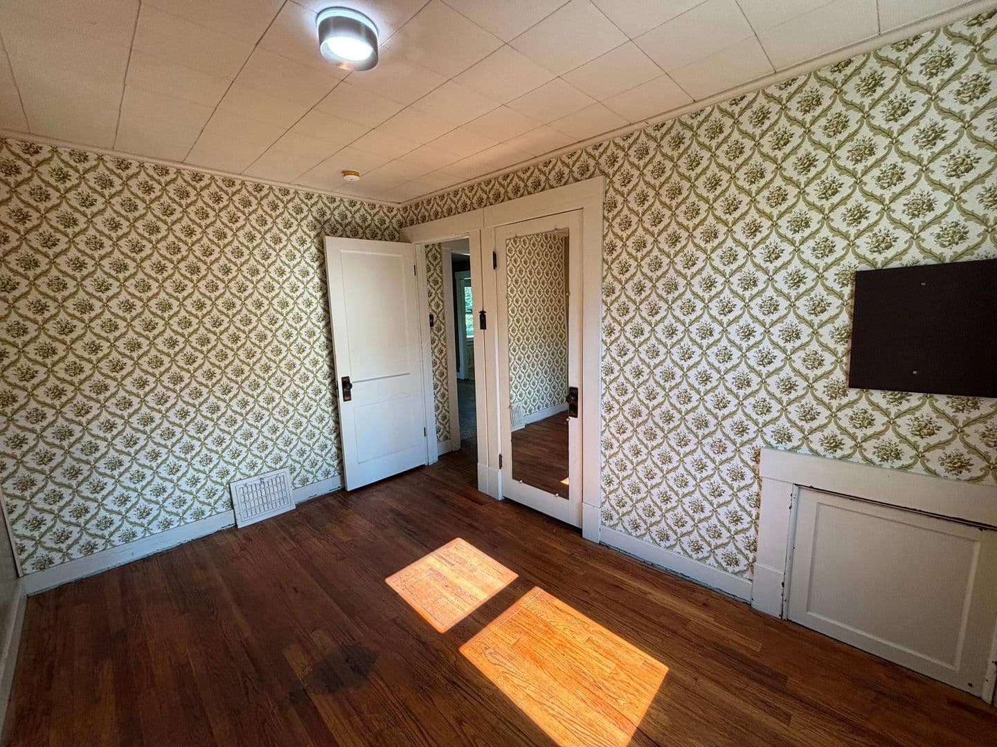 Monroeville House: 217 Rosecrest Dr