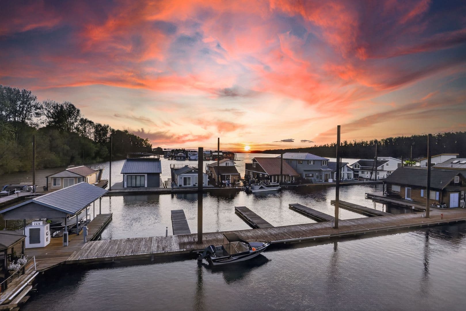 Portland House: 18525 NE Marine Drive, Slip #E3