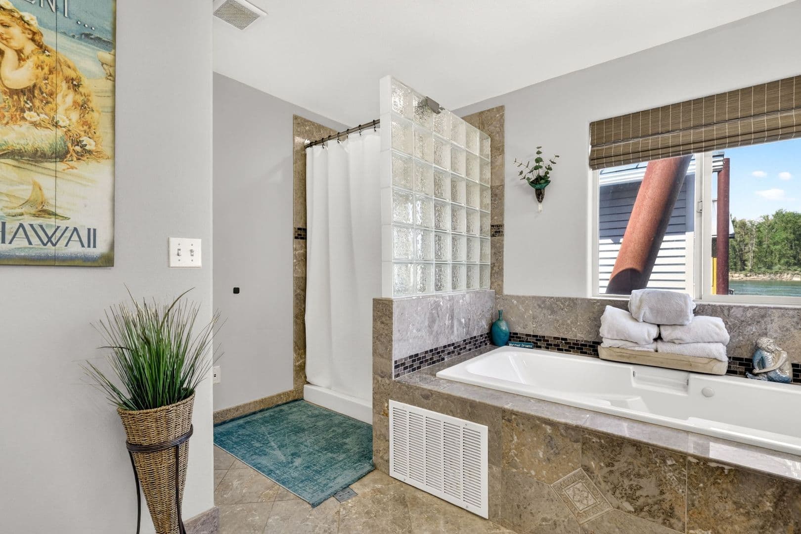 Portland House: 18525 NE Marine Drive, Slip #E3