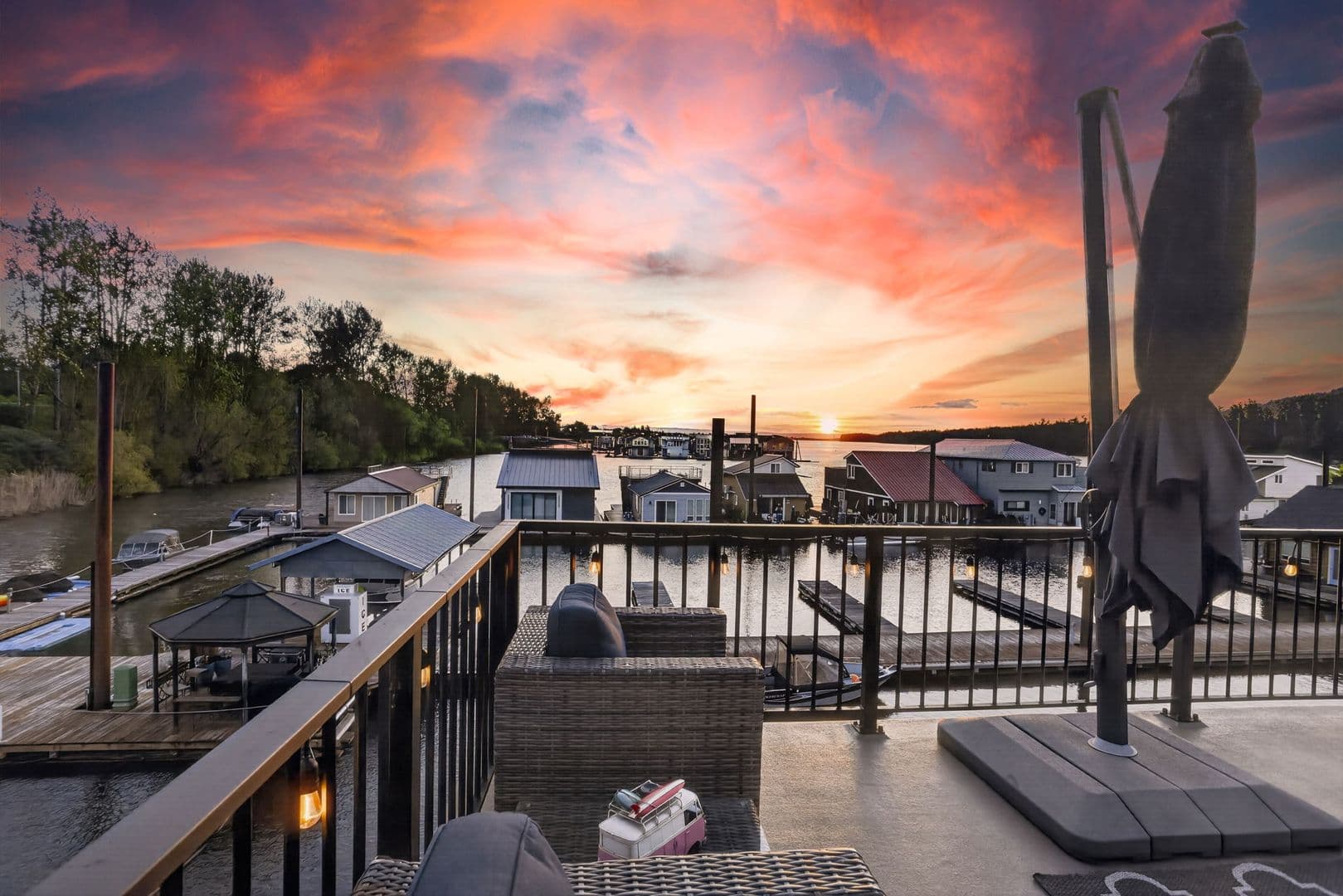 Portland House: 18525 NE Marine Drive, Slip #E3