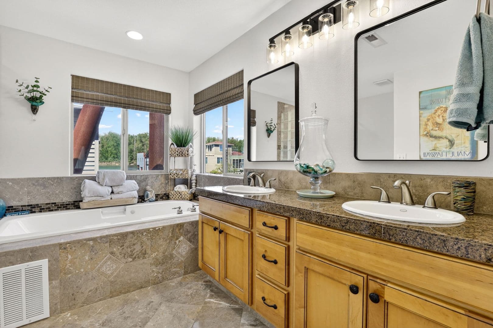 Portland House: 18525 NE Marine Drive, Slip #E3