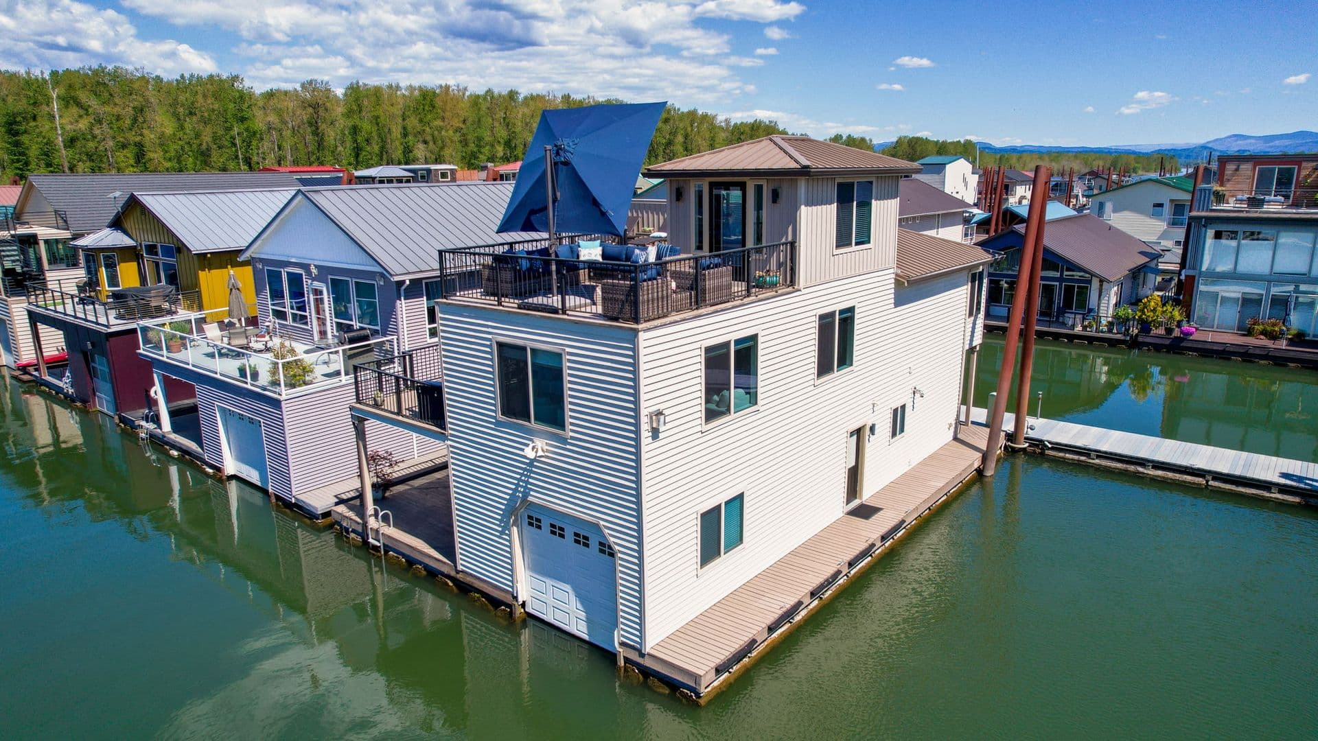 Portland House: 18525 NE Marine Drive, Slip #E3