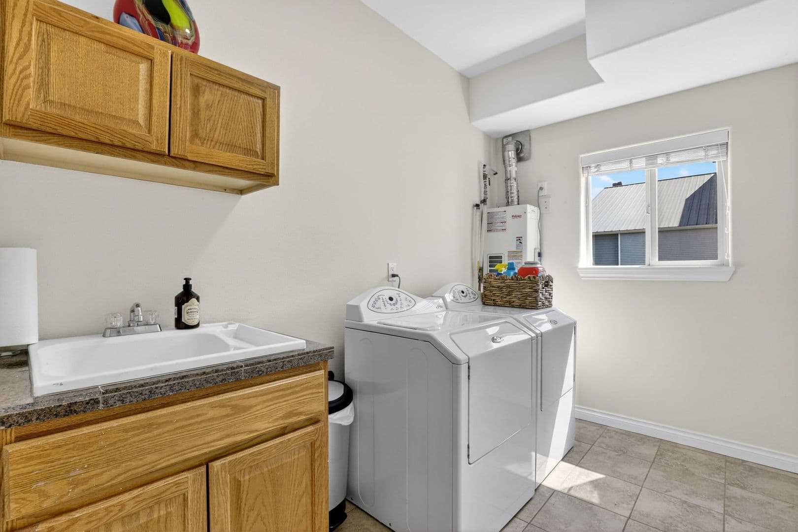 Portland House: 18525 NE Marine Drive, Slip #E3