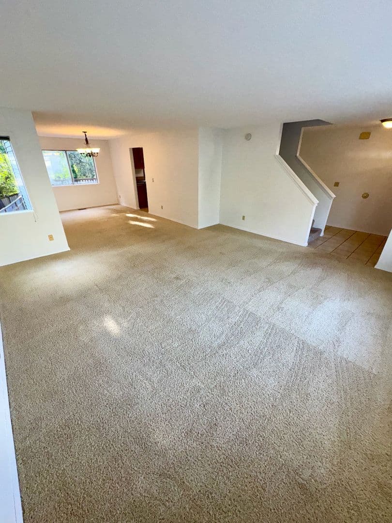 Lake Oswego House: 142 Kingsgate Rd