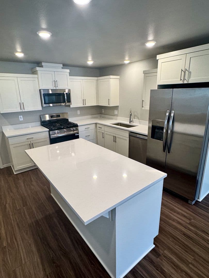 Woodburn Townhome: 2388 Sawtelle Dr