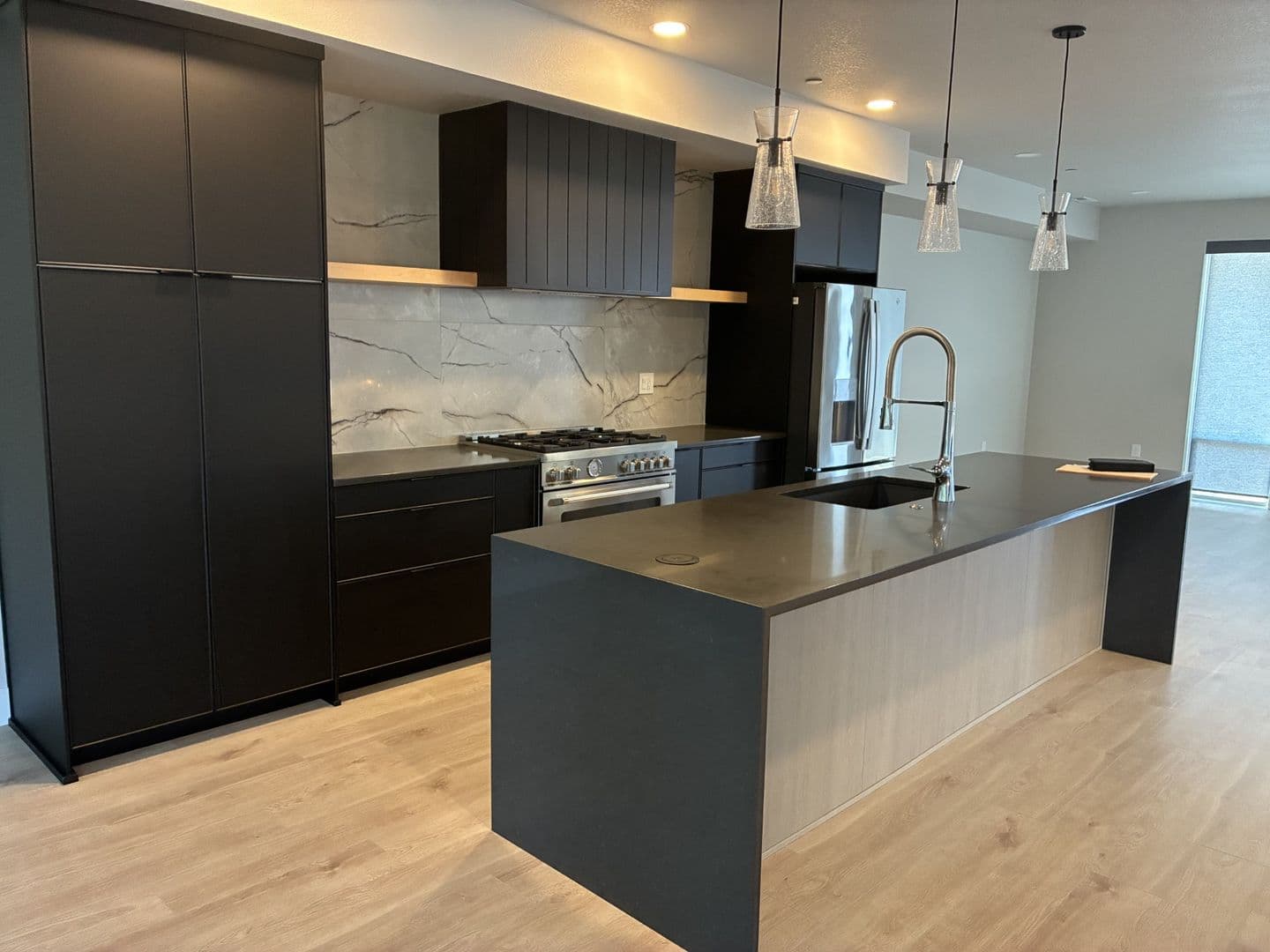 Portland Apartment: 627 SW Lobelia St