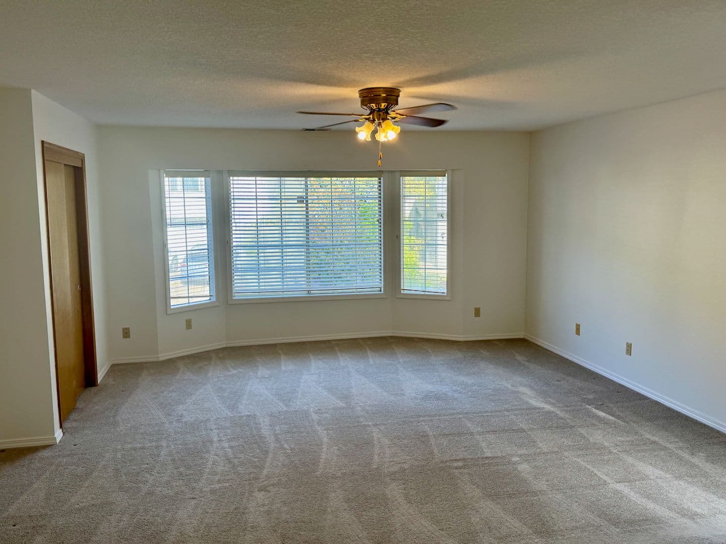 Lake Oswego House: 142 Kingsgate Rd