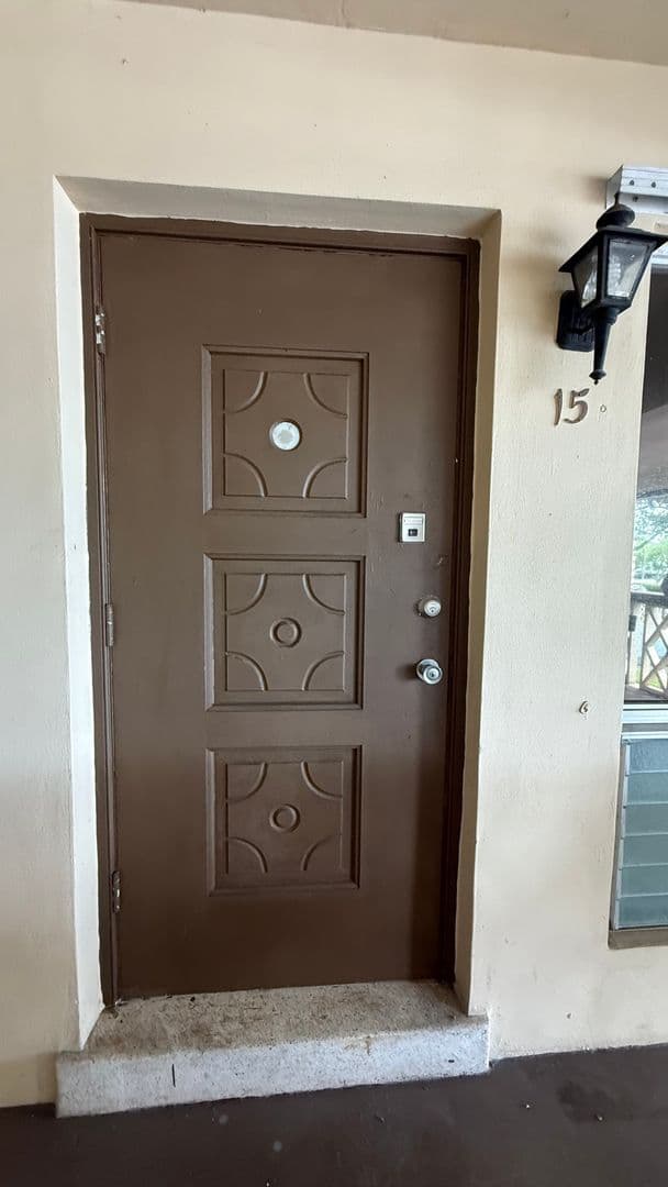 Hollywood Condo: 5401 Hollywood Blvd #15