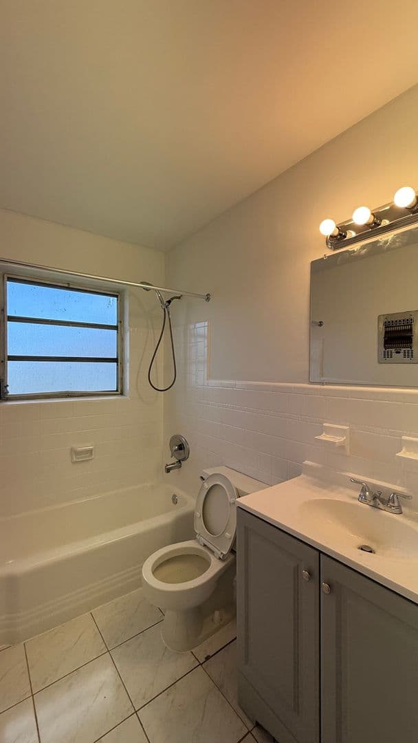 Hollywood Condo: 5401 Hollywood Blvd #15