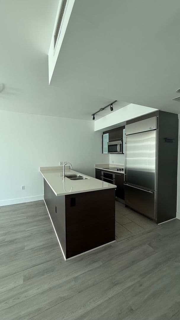 Miami Condo: 500 Brickell Avenue
