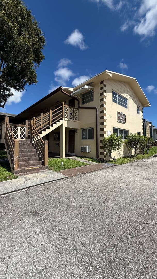 Hollywood Condo: 5401 Hollywood Blvd #15