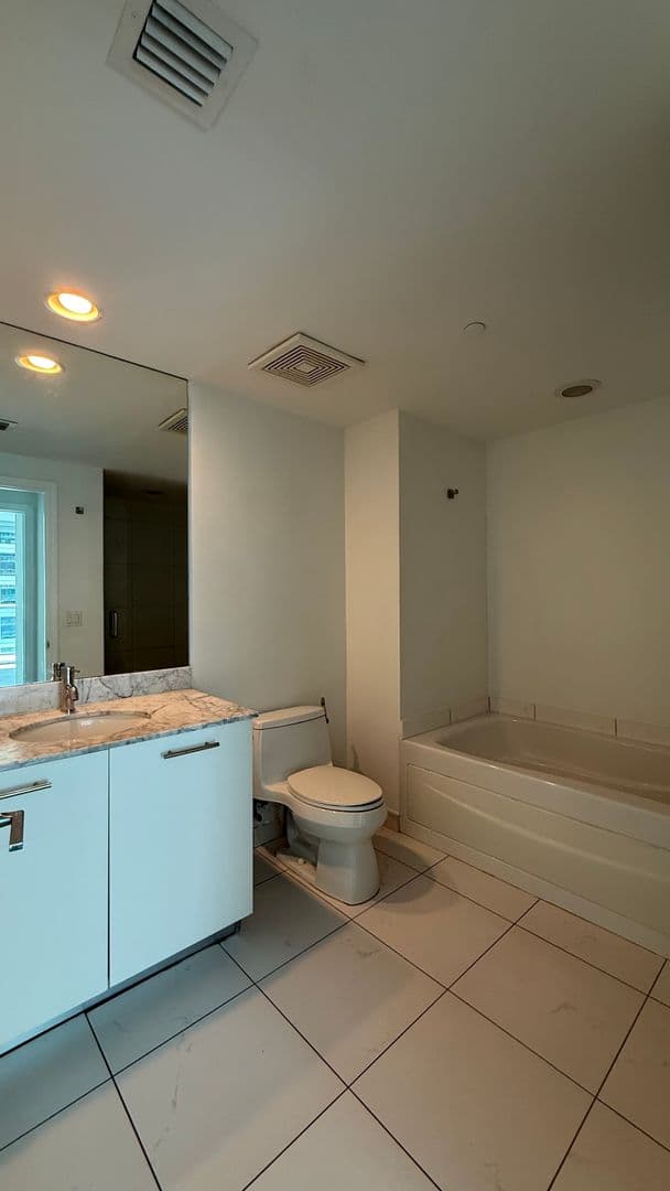 Miami Condo: 500 Brickell Avenue