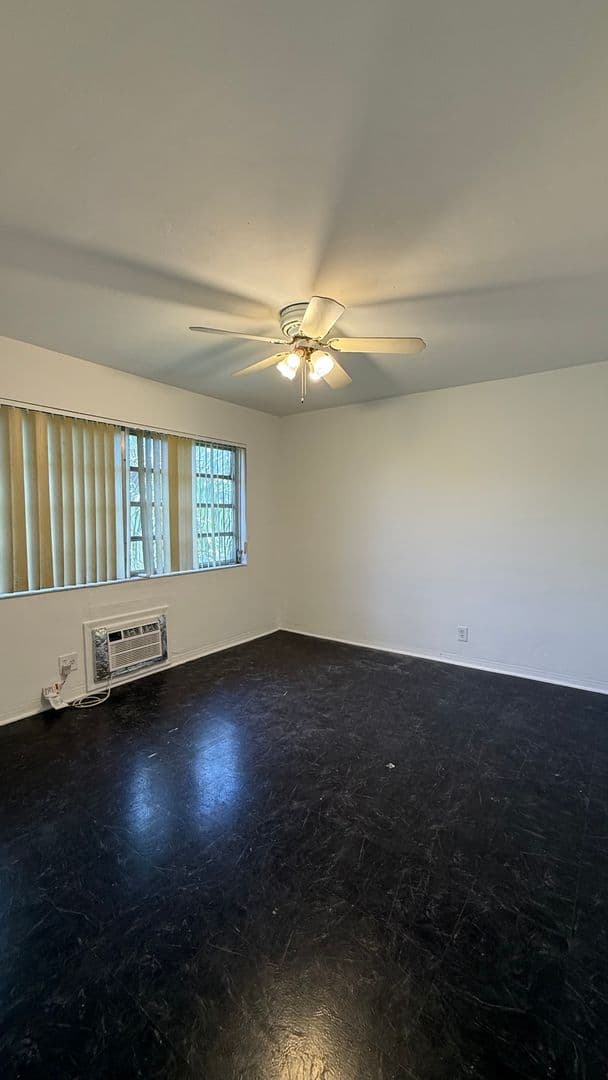 Hollywood Condo: 5401 Hollywood Blvd #15