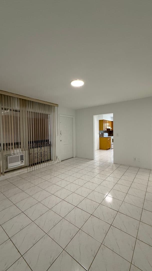 Hollywood Condo: 5401 Hollywood Blvd #15