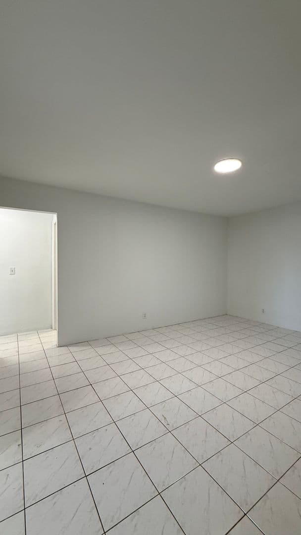 Hollywood Condo: 5401 Hollywood Blvd #15