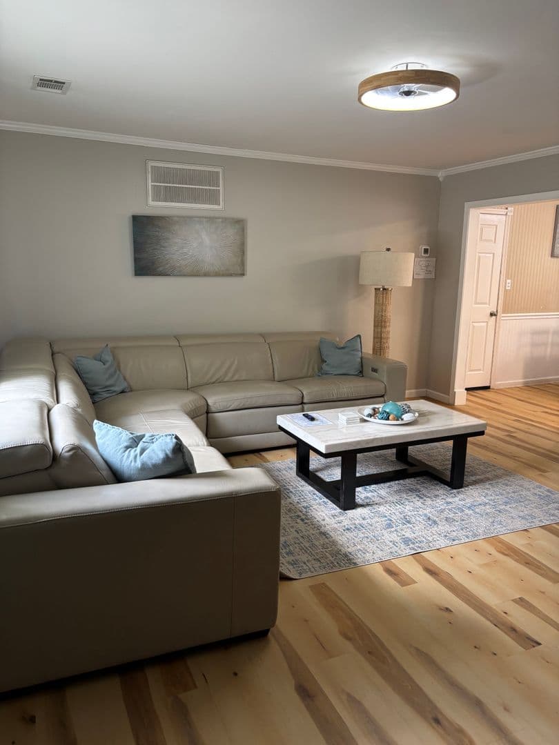 Norfolk House: 1920 Norview Ave