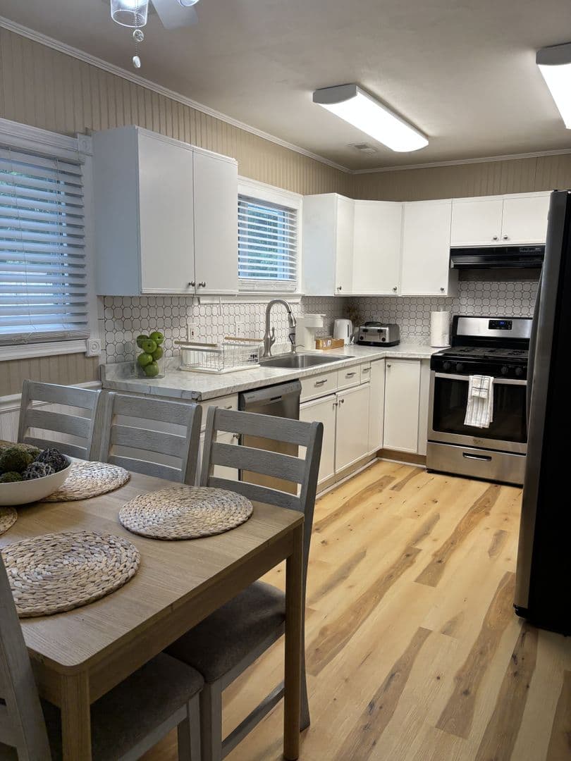 Norfolk House: 1920 Norview Ave