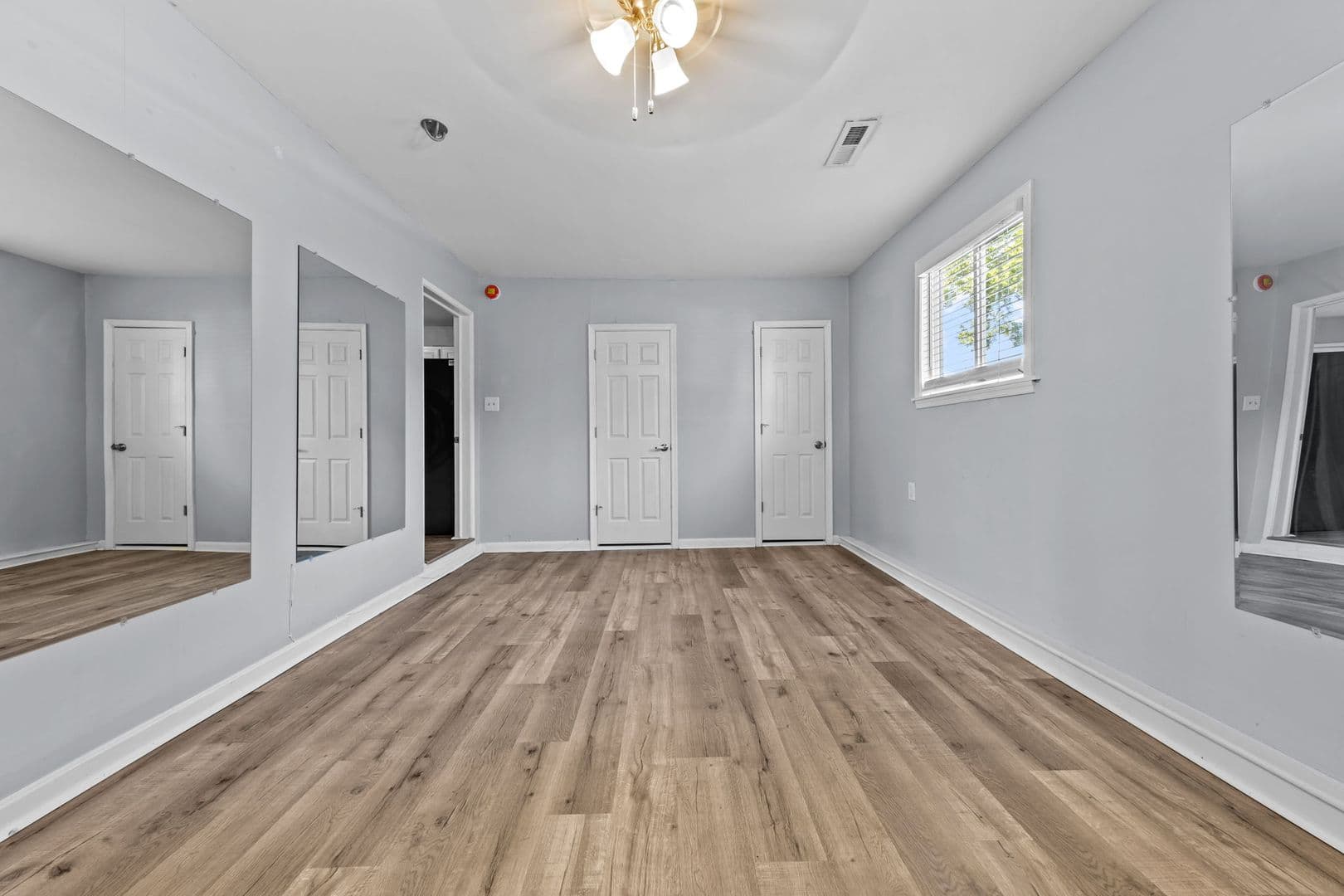Virginia Beach House: 413 Catalina Avenue