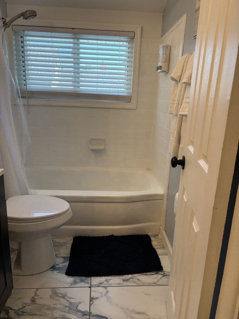Norfolk House: 1920 Norview Ave