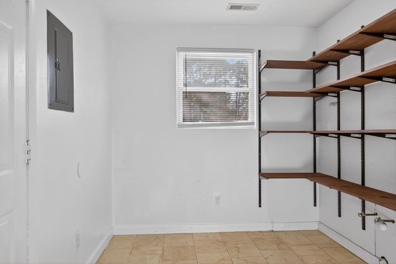 Portsmouth House: 4713 Clintwood Dr
