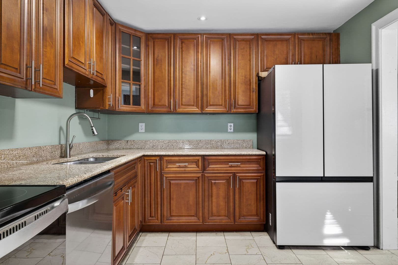 Portsmouth House: 4713 Clintwood Dr