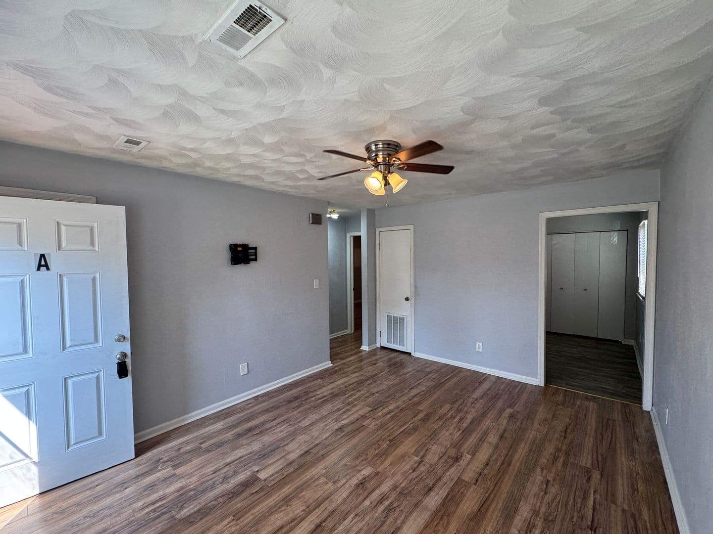 Norfolk Apartment: 4308 Tides Ct