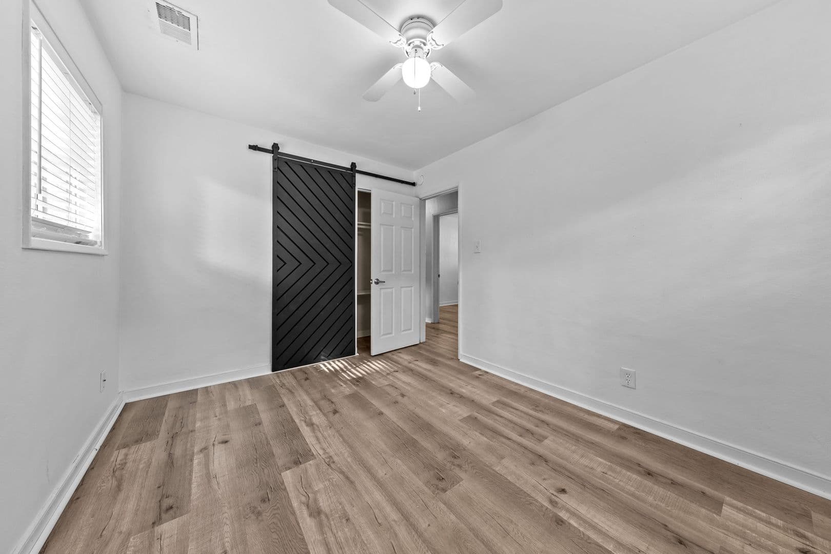 Virginia Beach House: 413 Catalina Avenue