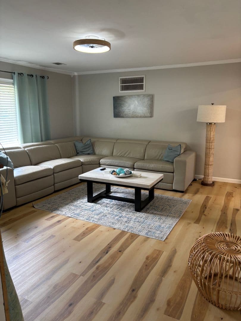 Norfolk House: 1920 Norview Ave