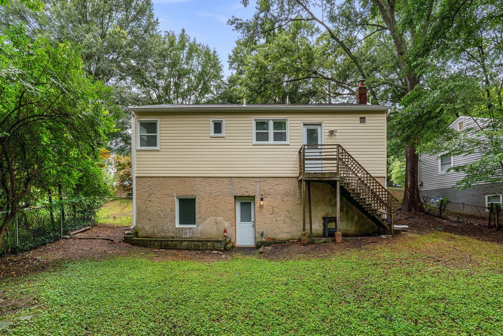 Rockville House: 18 Grandin Cir