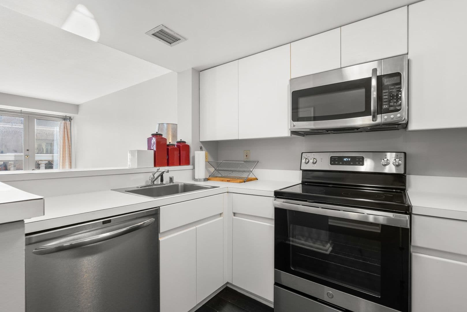 Washington Condo: 801 Pennsylvania Ave NW #1224
