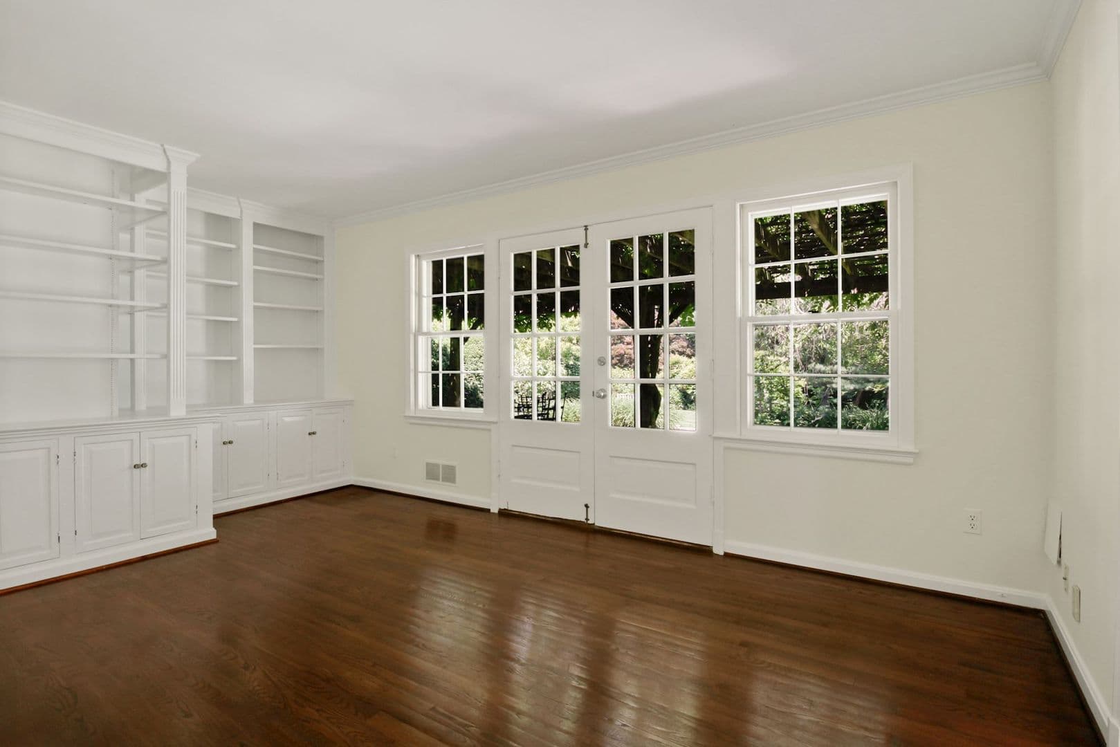 Potomac House: 11009 Cripplegate Rd