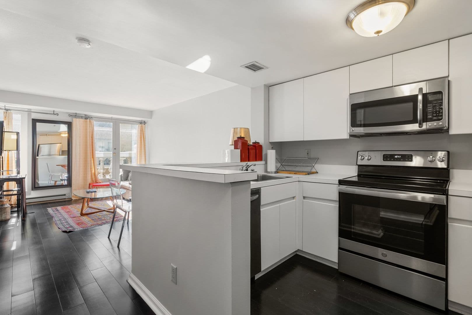 Washington Condo: 801 Pennsylvania Ave NW #1224