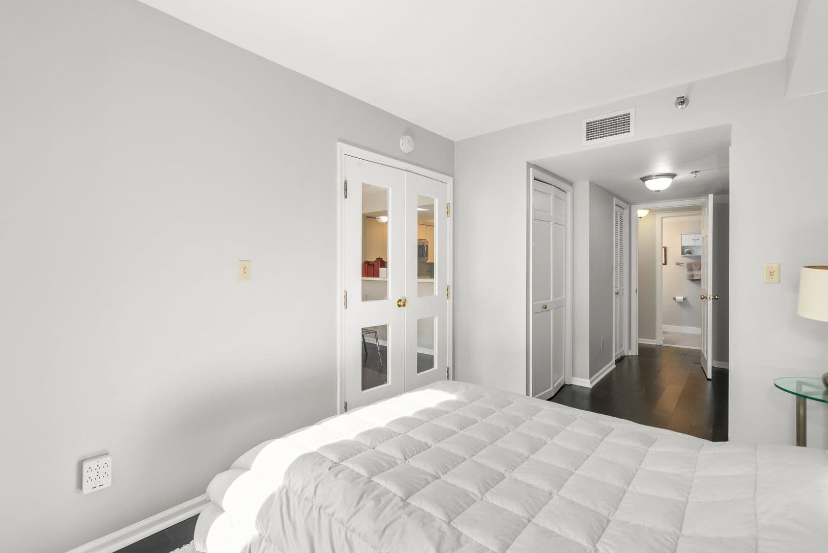 Washington Condo: 801 Pennsylvania Ave NW #1224