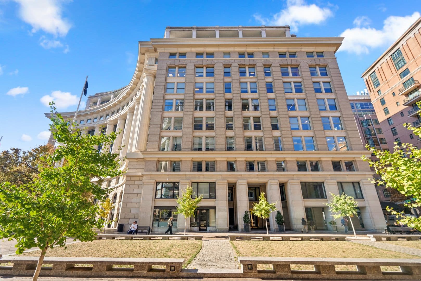 Washington Condo: 801 Pennsylvania Ave NW #1224