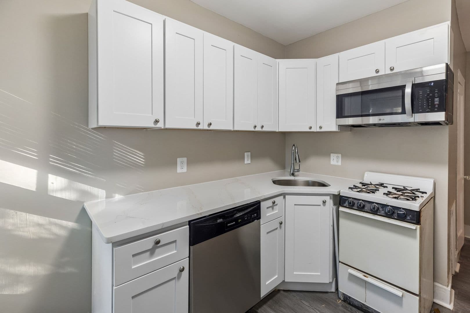 Philadelphia Apartment: 2254 Bryn Mawr Avenue