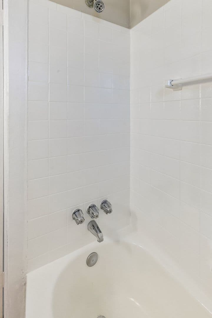 Philadelphia Apartment: 2254 Bryn Mawr Avenue