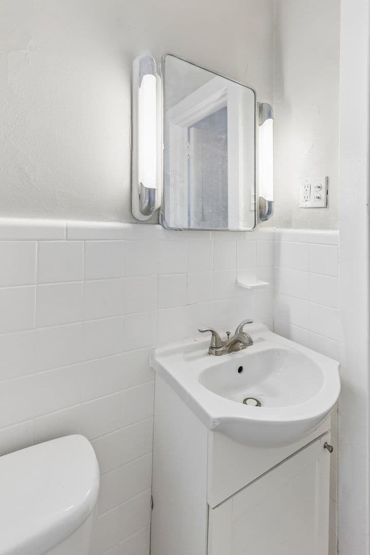 Philadelphia Apartment: 2254 Bryn Mawr Avenue